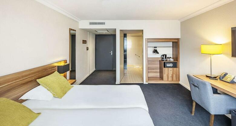 Atrium Hotel