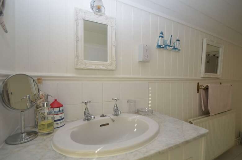 Crown Cottage