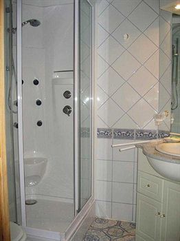 Hotel De La For�t