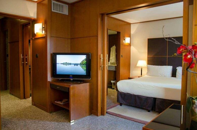 Hotel Goldstar Resort & Suites