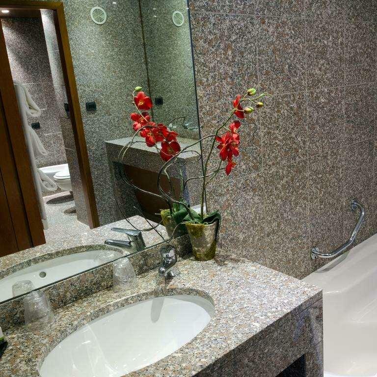 Hotel Goldstar Resort & Suites