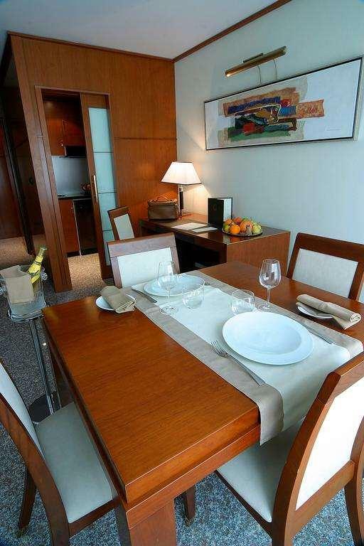 Hotel Goldstar Resort & Suites