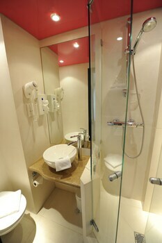 The Originals Boutique Hotel Du Vieux Saule Paris Le Marais