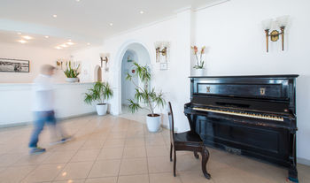 Adonis Hotel