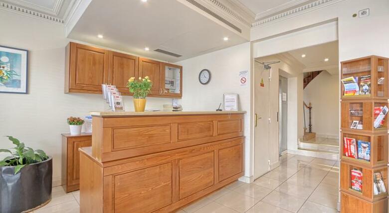 121 Paris Hotel
