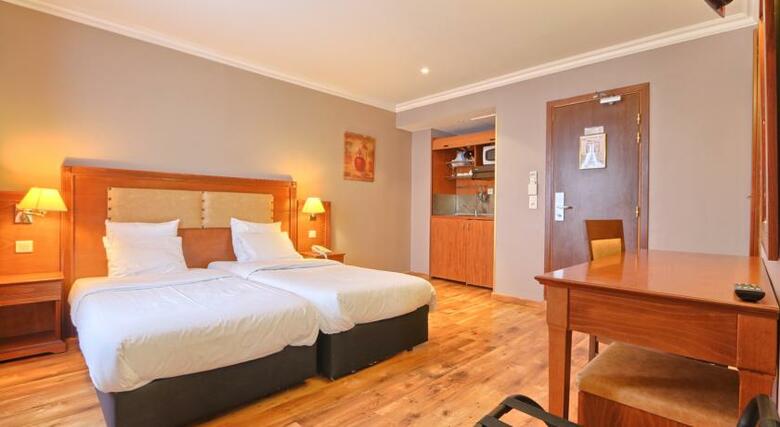 121 Paris Hotel