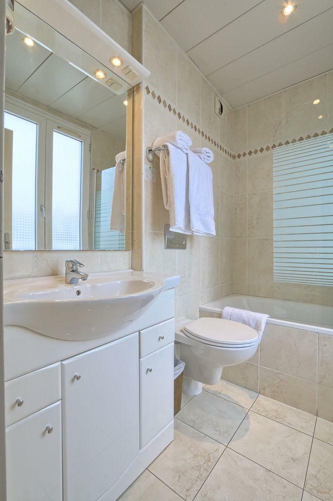 121 Paris Hotel
