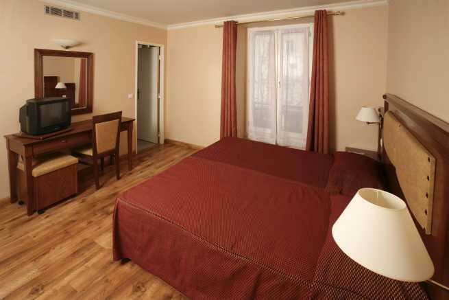 121 Paris Hotel
