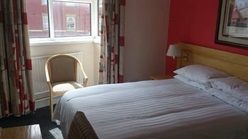 Chequers Plaza Hotel