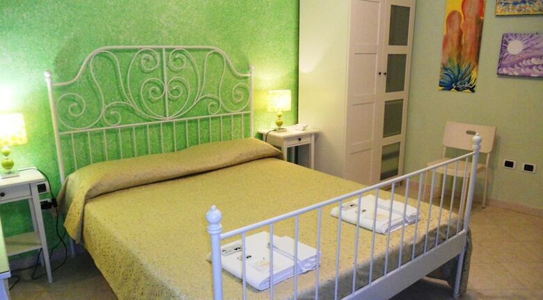 Hostal B&B Perla Di Corso Savoia