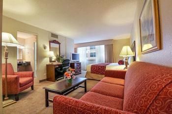 Hotel Regency Suites