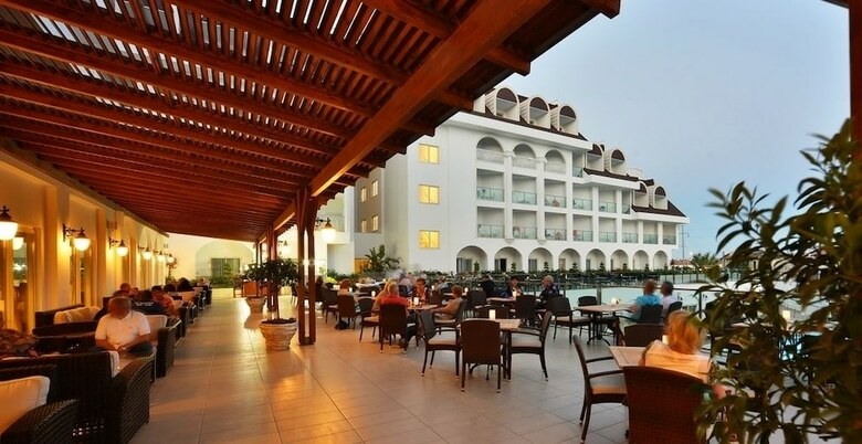 Hotel Side Crown Serenity