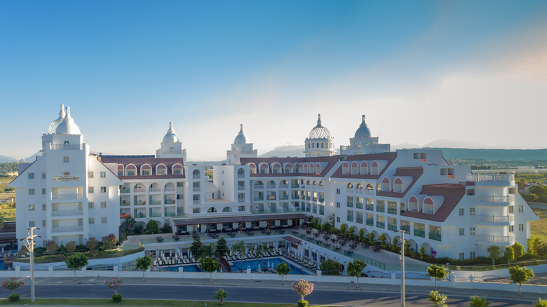 Hotel Side Crown Serenity