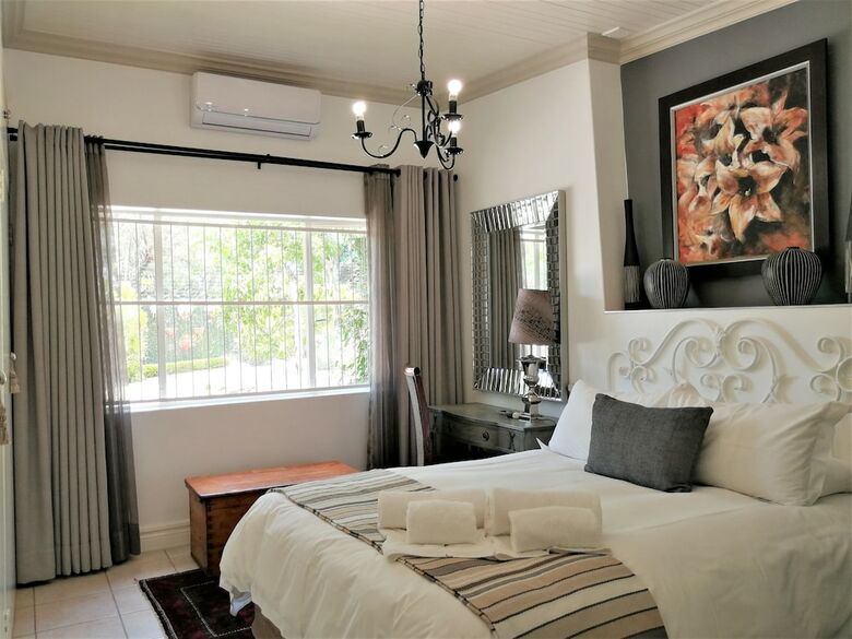 Hostal At 98 On Lynburn Guest House