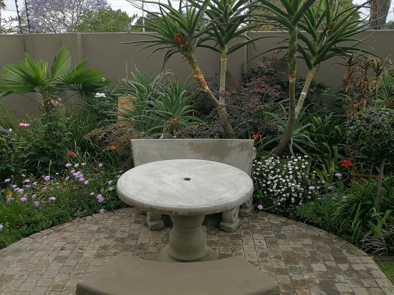 Hostal At 98 On Lynburn Guest House