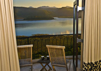 Lodge On The Lake & Wellness Spa