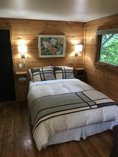 Lodge Across The Creek Cabins