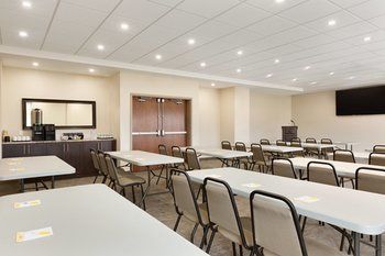 Hotel Days Inn And Suites Lindsay