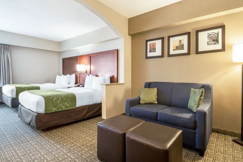 Hotel Comfort Suites At Woodbridge