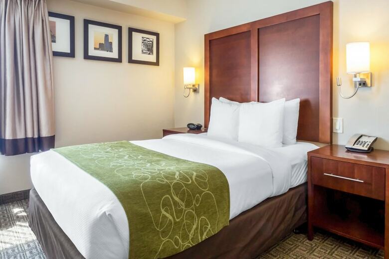 Hotel Comfort Suites At Woodbridge