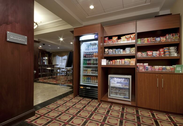 Hotel Comfort Suites At Woodbridge