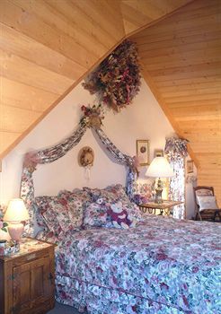 Tucker Peak Lodge