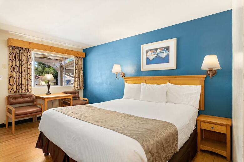 Hotel Skylark Shores Resort
