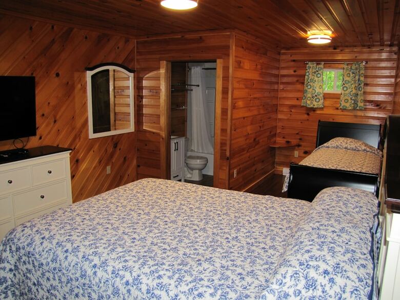 Grove Motel