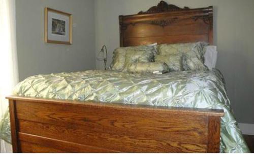 Bed & Breakfast Cinnamon Bear Creekside Inn