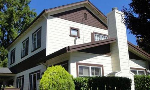 Bed & Breakfast Cinnamon Bear Creekside Inn