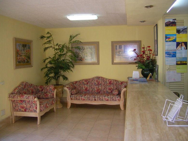 Elena Apartamentos