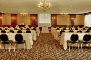 Clarion Hotel At Century House