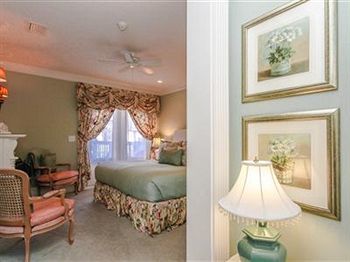Bed & Breakfast The Kenwood Inn