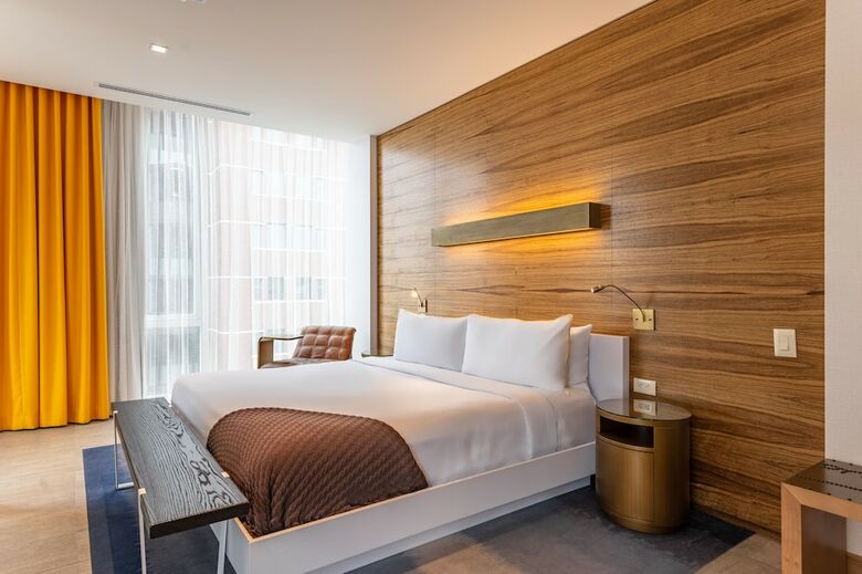 The Envoy Hotel, Autograph Collection