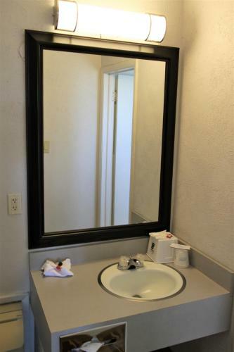 Hotel Super 8 By Wyndham Wells
