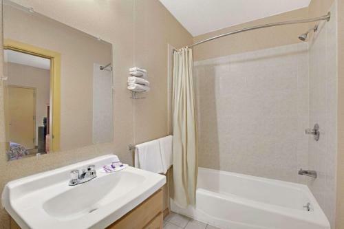 Motel Knights Inn Pine Brook