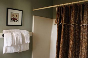 Hotel Rumbling Bald Resort