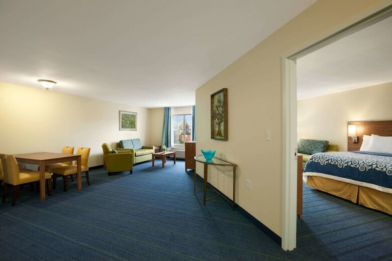 Hotel Days Inn & Suites Altoona