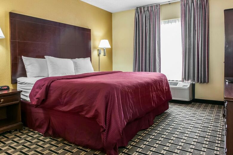Hotel Clarion Inn & Suites Northwest