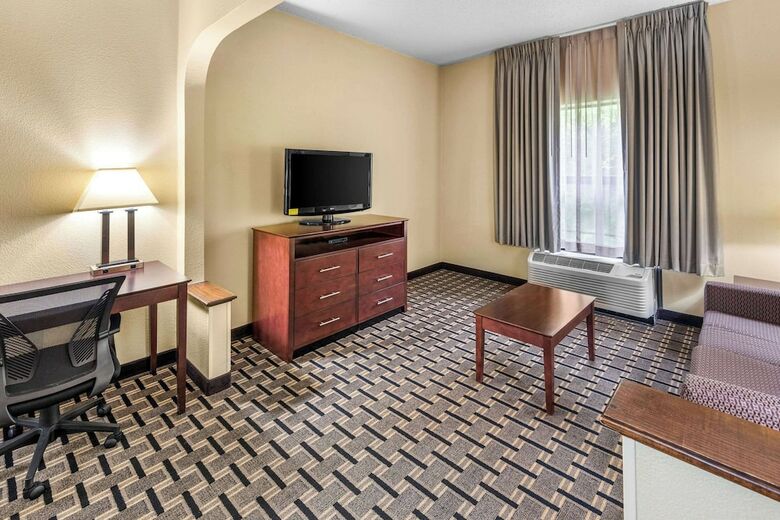 Hotel Clarion Inn & Suites Northwest
