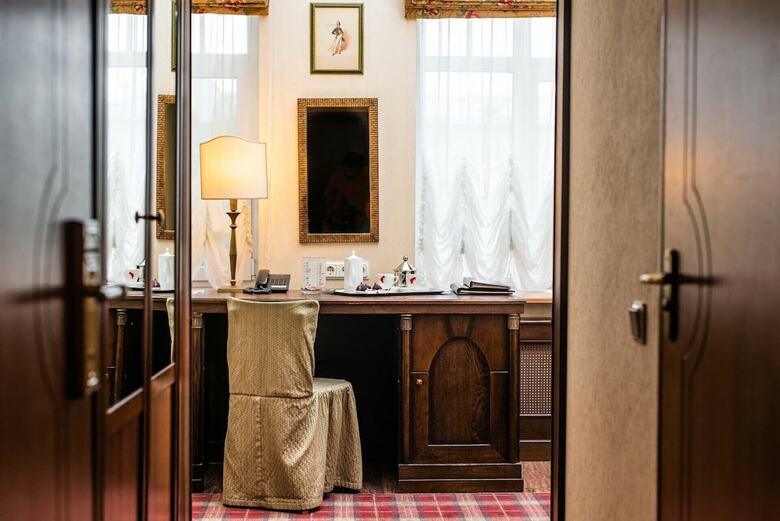 Lancaster Court Hotel