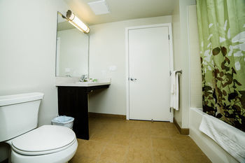 Aparthotel Ginosi Figaro Suites