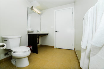 Aparthotel Ginosi Figaro Suites
