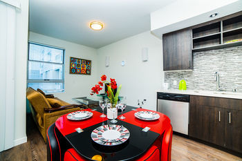 Aparthotel Ginosi Figaro Suites