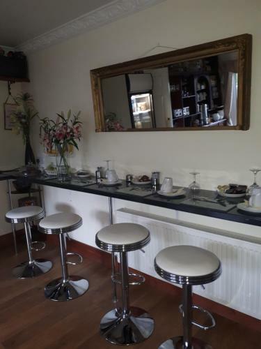 Hostal Goldendawn Guest House