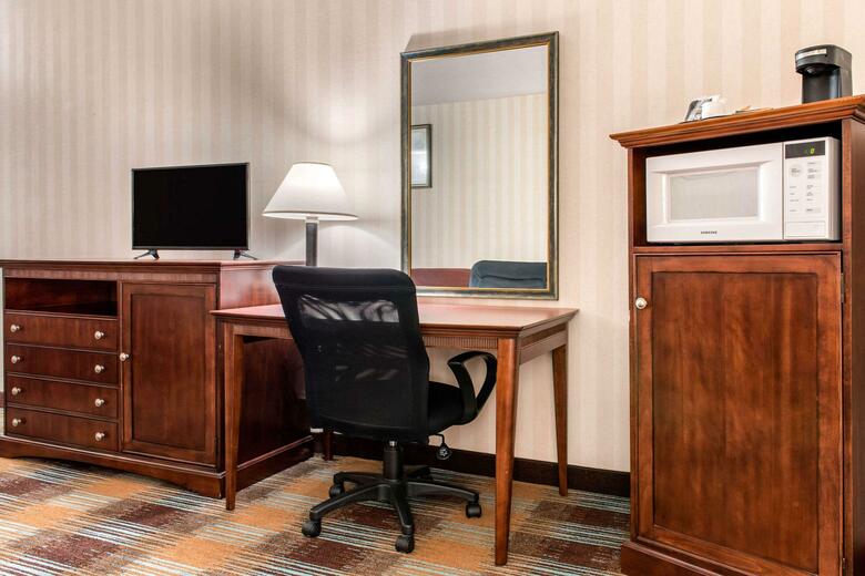 Hotel Quality Inn & Suites