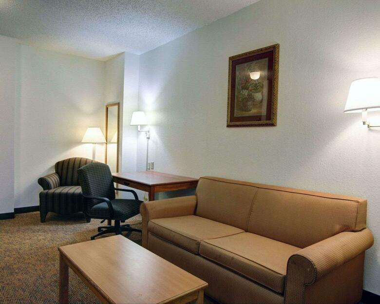 Hotel Quality Inn And Suites Airport