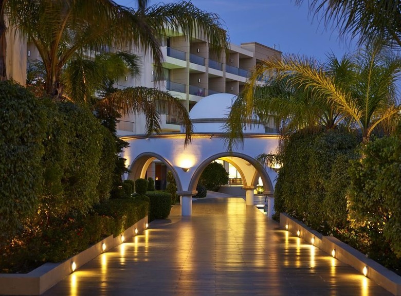 Hotel The Ixian Grand
