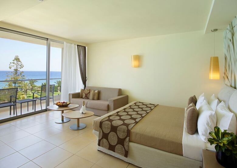 Hotel The Ixian Grand