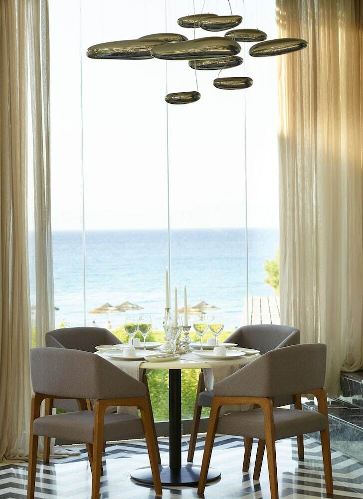 Hotel The Ixian Grand